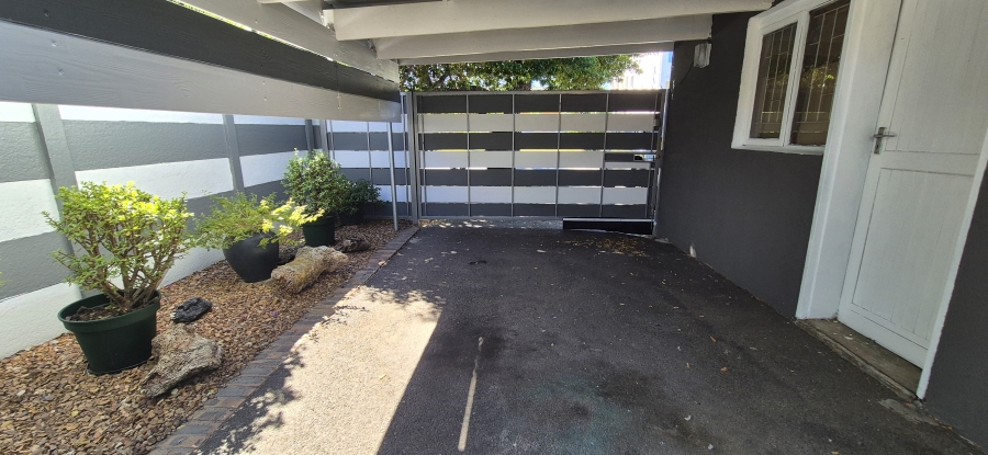 3 Bedroom Property for Sale in Table View Western Cape